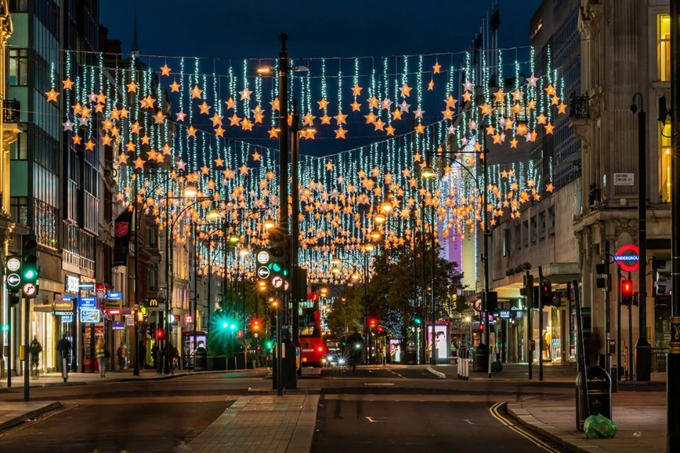 Iconic Christmas Lights and Decorated Streets in London Iconic Christmas Lights and Decorated Streets in London